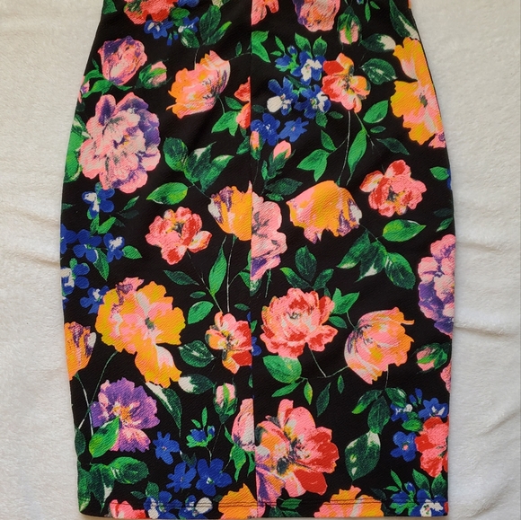 A'gaci Floral Skirt, Size Small - Picture 3 of 3
